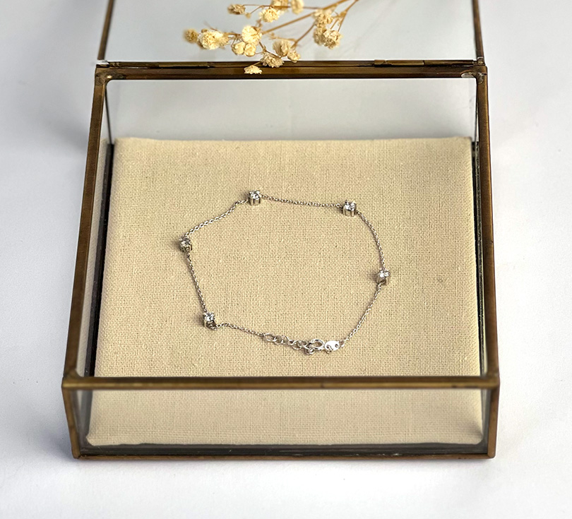 Zilveren armband met witte zirkonia's